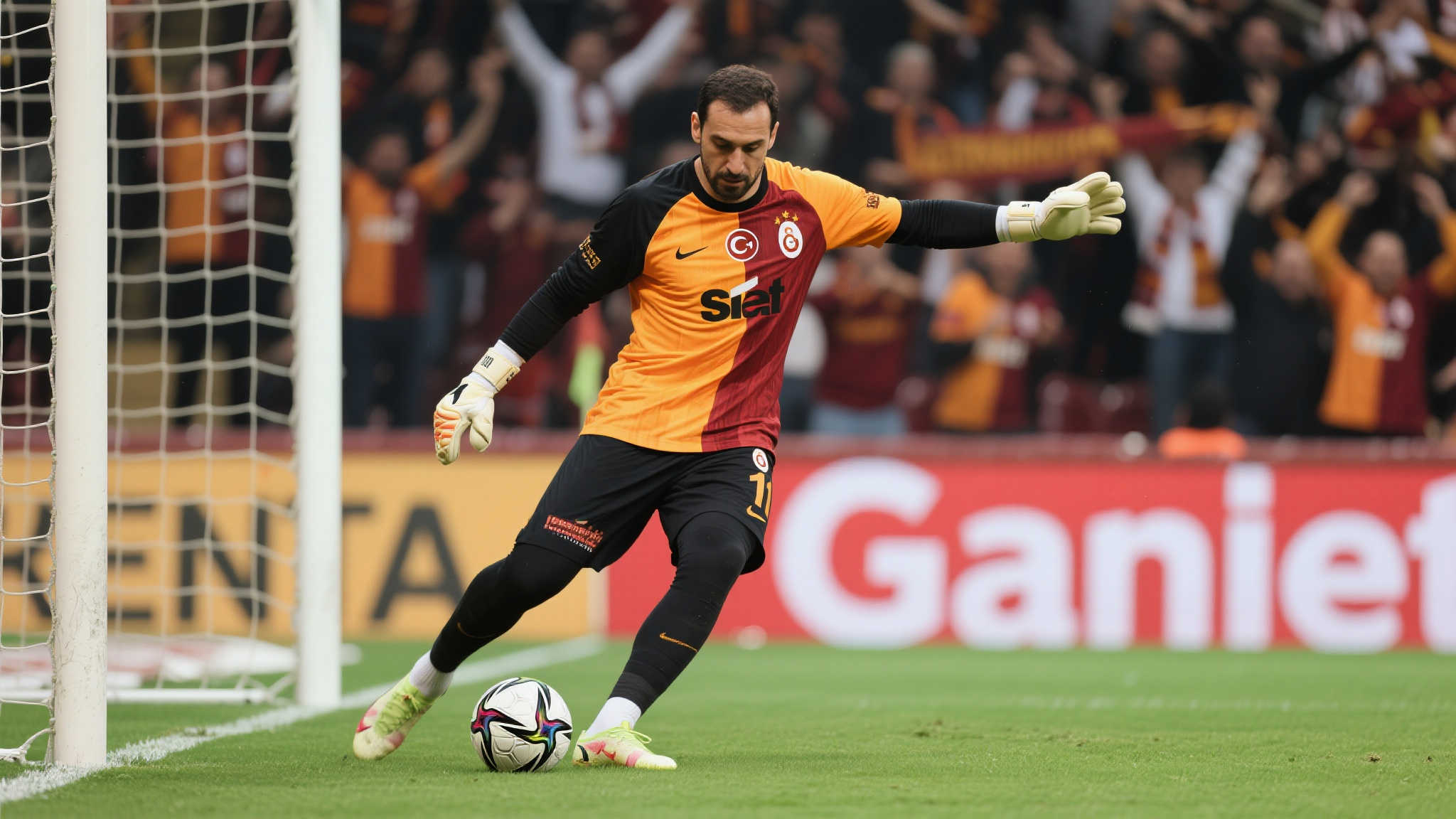 38岁加拉塔萨雷门将穆斯莱拉点球破门，惊艳全场！